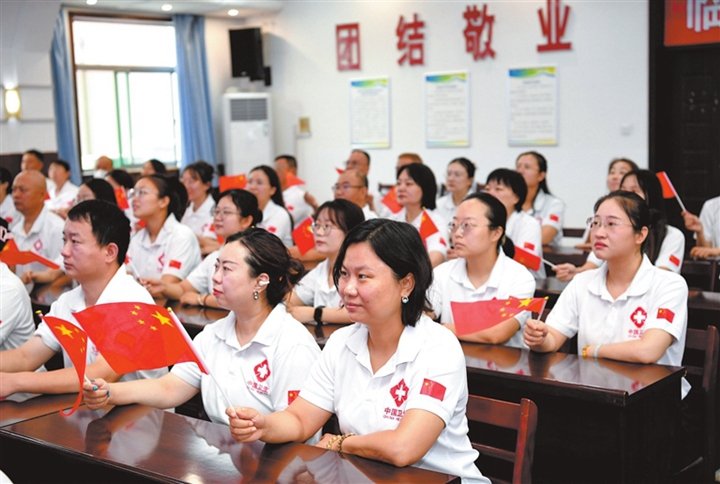 臨汾全市各界干部群眾收聽收看紀念中國人民抗日戰爭暨世界反法西斯戰爭勝利80周年大會直播